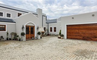 4 Bedroom House in St Helena Bay