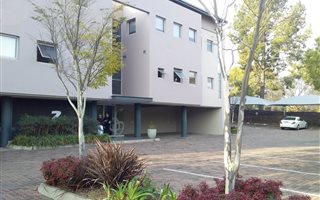 890 m² Office Space in Bryanston