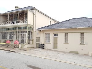 8 Bed House in North End