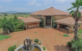 6 Bedroom House in Blue Saddle Ranches