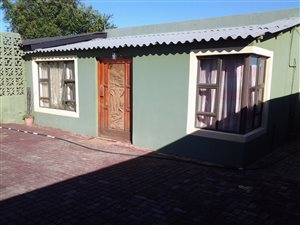 2 Bed House in Mofolo Central