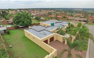 5 Bedroom House in Die Heuwel