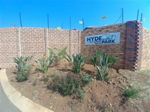 200 m² Land available in Clayville