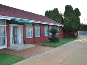 5 Bed House in Wingate Park