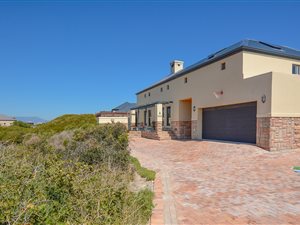 4 Bed House in Atlantic Beach Golf Estate