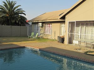 6 Bedroom House in Falcon Ridge