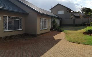 4 Bedroom House in Noordheuwel