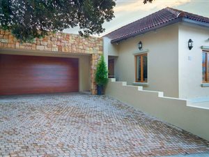 4 Bed House in Paarl