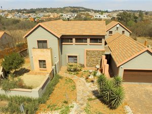 6 Bed House in Rietvlei Ridge Country Estate