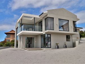 4 Bed House in Mossel Bay Golf Estate