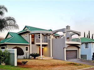 5 Bed House in Kosmos