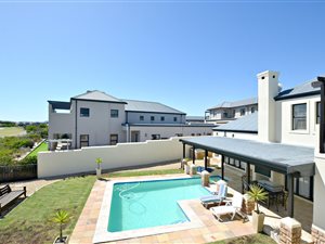 5 Bed House in Atlantic Beach Golf Estate