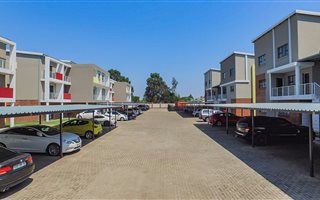 2 Bedroom Flat in Reyno Ridge