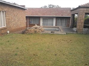 6 Bed House in Erasmia