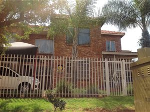 2 Bedroom Duet in Laudium