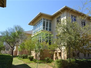 125 m² Commercial space in Lynnwood