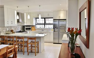 4 Bedroom House in De Bron