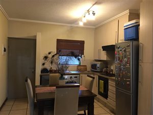 2 Bed Townhouse in Maroeladal