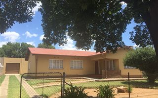 3 Bedroom House in Vanderbijlpark CW4
