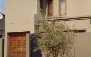 2 Bedroom Cluster in Kyalami Hills