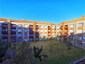 2 Bed Apartment in Waterkloof Glen