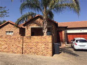 3 Bed Townhouse in Amberfield Manor