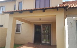 2 Bedroom Townhouse in Country View Estate