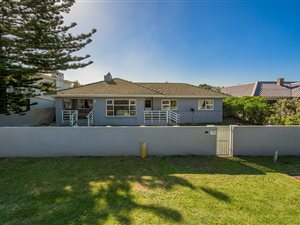 4 Bed House in Schoenmakerskop
