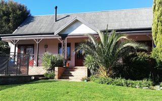 4 Bedroom House in Protea Valley