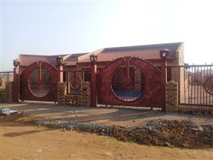 4 Bed House in Jameson Park