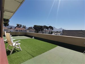 2 Bed Apartment in Diep River