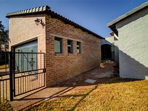 3 Bed House in Lynnwood Glen
