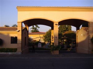 2 Bed Apartment in Melrose Estate