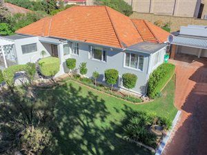3 Bed House in Glendinningvale