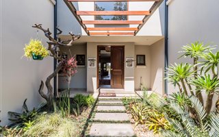5 Bedroom House in Silver Lakes Golf Estate