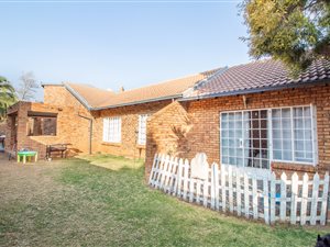 3 Bed House in Elarduspark