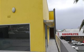 900 m² Retail Space in Woodstock