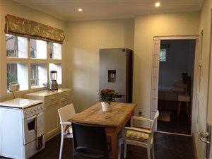 2 Bed Garden Cottage in Parkview