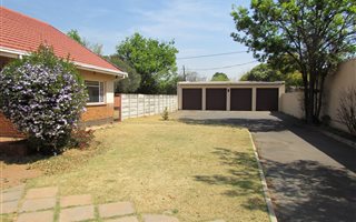 3 Bedroom House in Rowhill