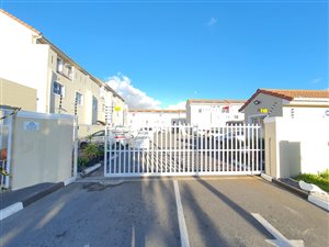 2 Bed Apartment in Leeu Gamka