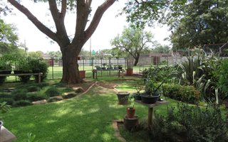 6 Bedroom House in Monavoni AH