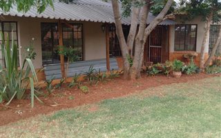 4 Bedroom House in Kanonkop