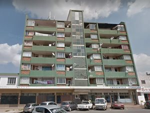 0.5 Bed Flat in Roodepoort Central