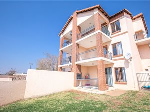 2 Bed House in Country View Estate