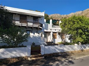 4 Bed House in Gordons Bay Central