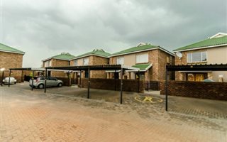 2 Bedroom Duplex in Brentwood