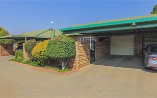 2 Bedroom Townhouse in Pierre van Ryneveld