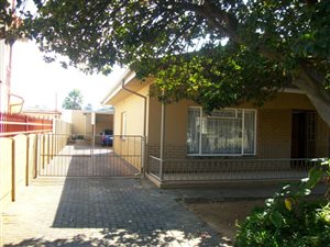 3 Bed House in Quellerie Park
