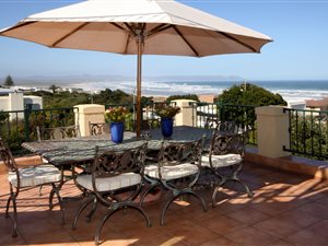 11 Bed House in Voelklip