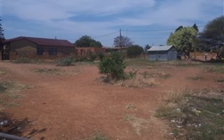 995 m² Land available in Lethlabile